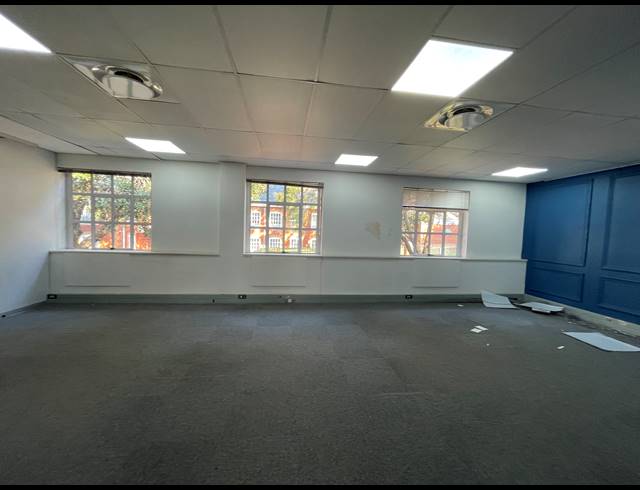 283M² OFFICE TO LET IN BRYANSTON